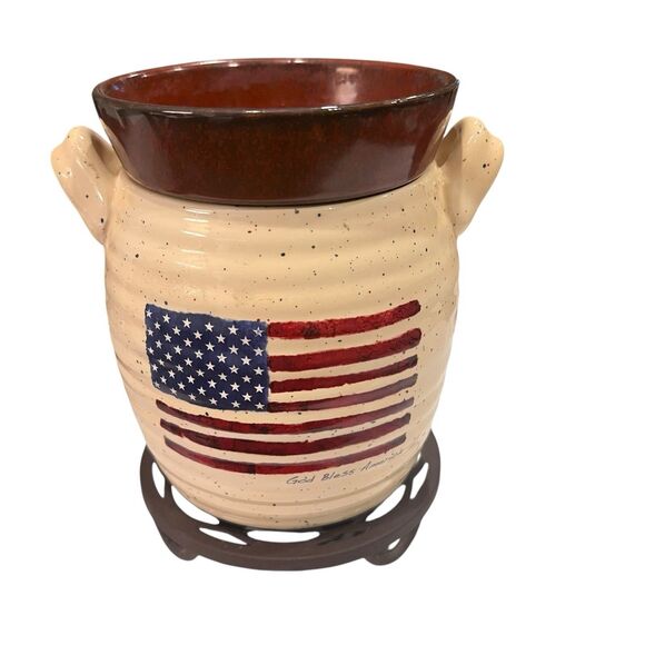 Retired Scentsy “God Bless the USA” Full Size Warmer with Trivet Accessory - Picture 1 of 12